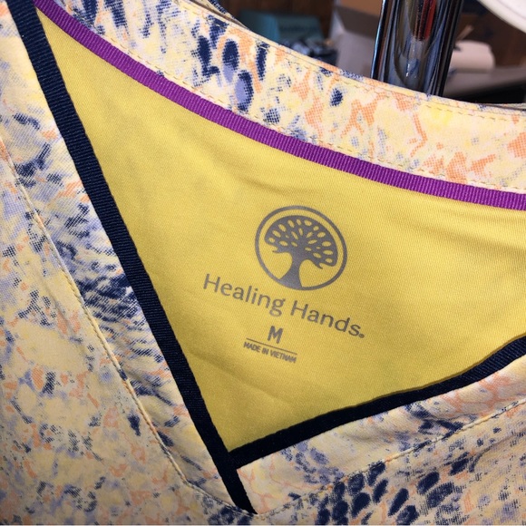 Healing Hands Purple label Grosgrain Ribbon V neck yellow snake skin scrub top - Picture 8 of 10